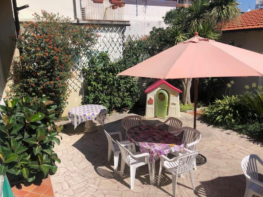 Ferienhaus Spaziosa Casa Con Giardino E Dependance Viareggio