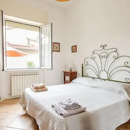 Spaziosa Casa Con Giardino E Dependance Viareggio Exterior photo