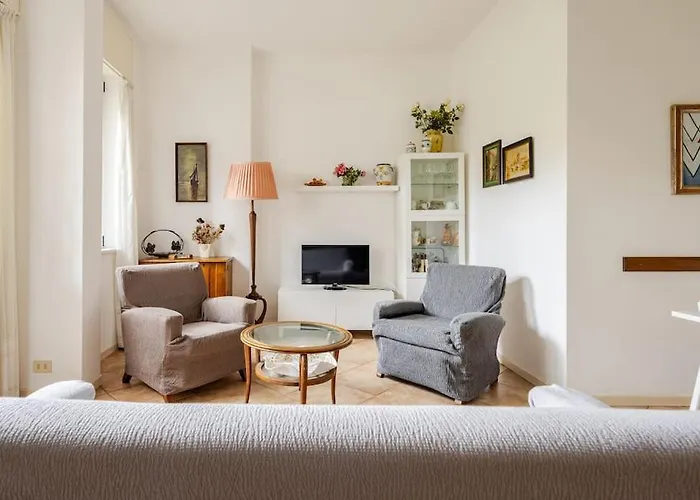 Spaziosa Casa Con Giardino E Dependance