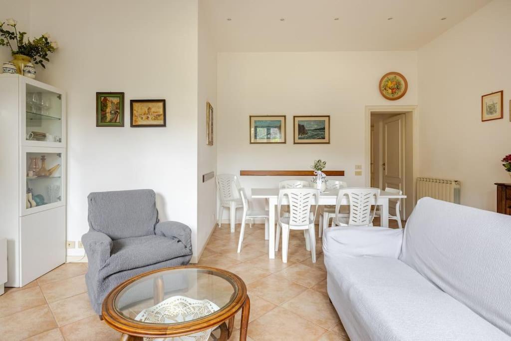 Spaziosa Casa Con Giardino E Dependance